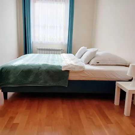 Aneta Apartamento *